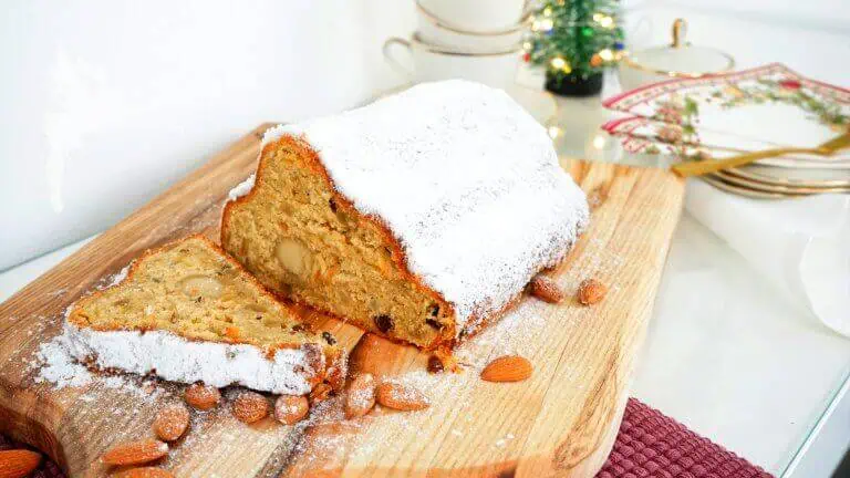 Rheinländischer Christstollen mit Marzipan