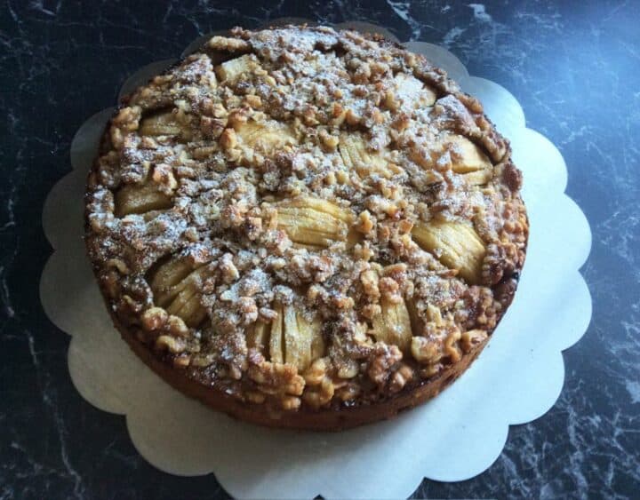apfelkuchen mit walnuß kruste