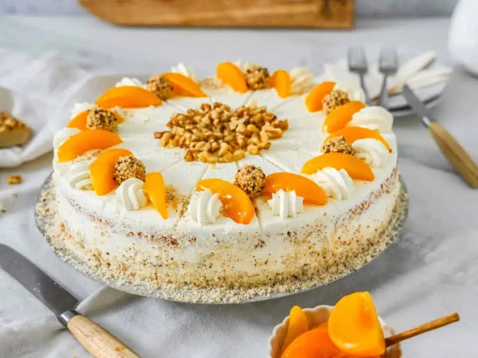 Frischkäse-Aprikosen-Torte